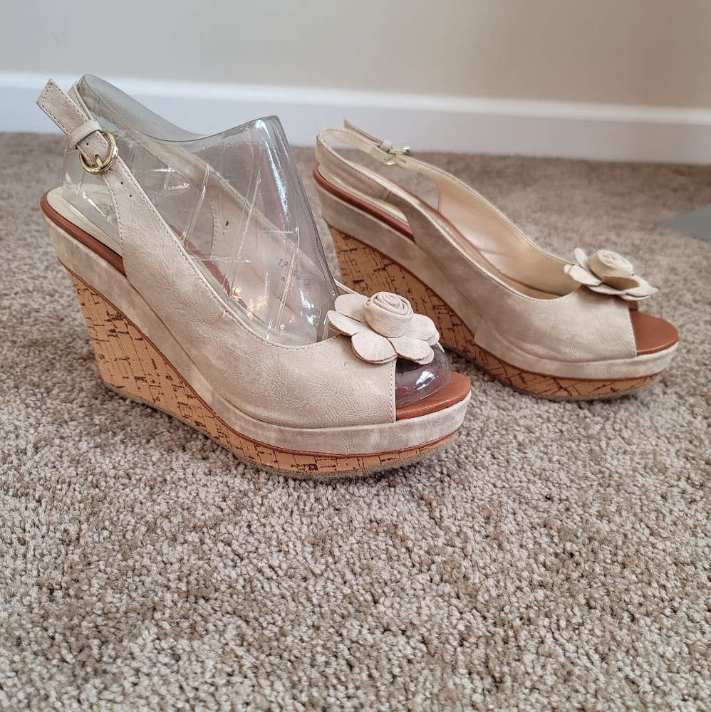 Bucco Tan Microsuede Peep Toe Pumps Size 9 (8.5)